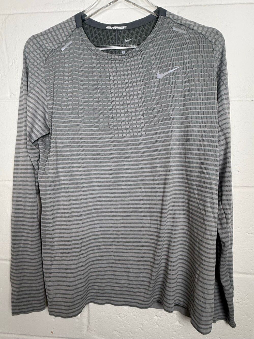 Nike Running Dri-FIT Long Sleeve Running Shirt Gray Striped Men’s Medium Athleti